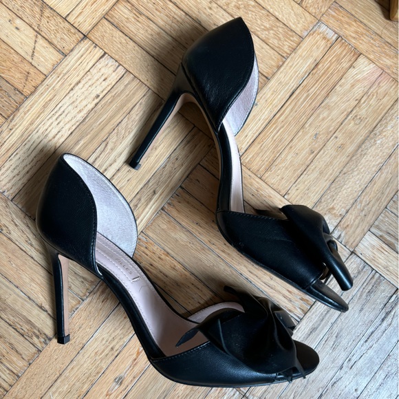 Avec les Filles Jada Peep Toe Pump with Bow in Black - Picture 6 of 7